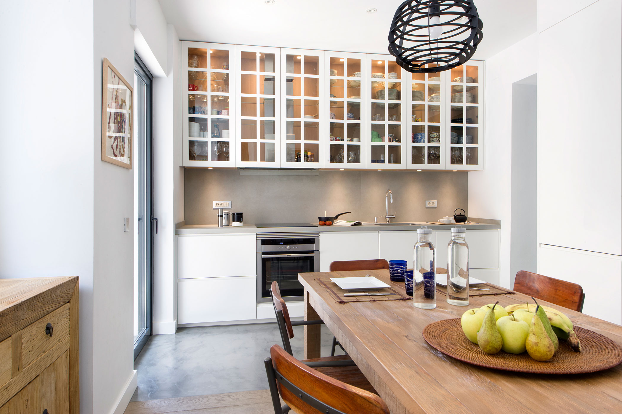 A 50s House Turned into a Cozy Modern Home for a Young Couple and Children in Madrid by Egue y Seta (10)