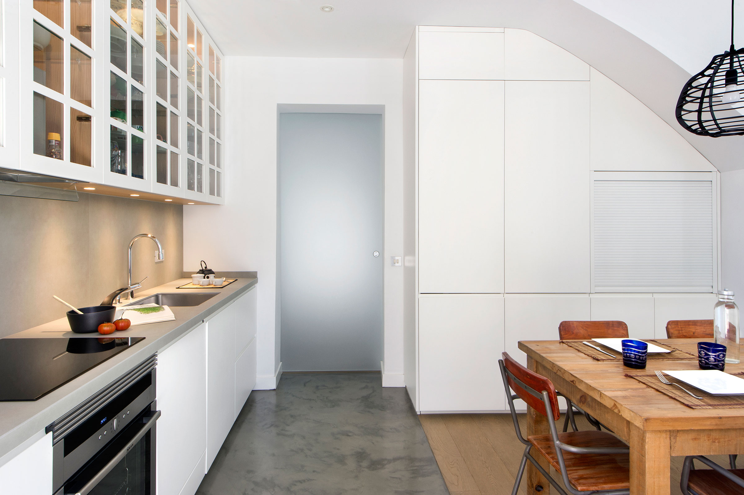 A 50s House Turned into a Cozy Modern Home for a Young Couple and Children in Madrid by Egue y Seta (11)