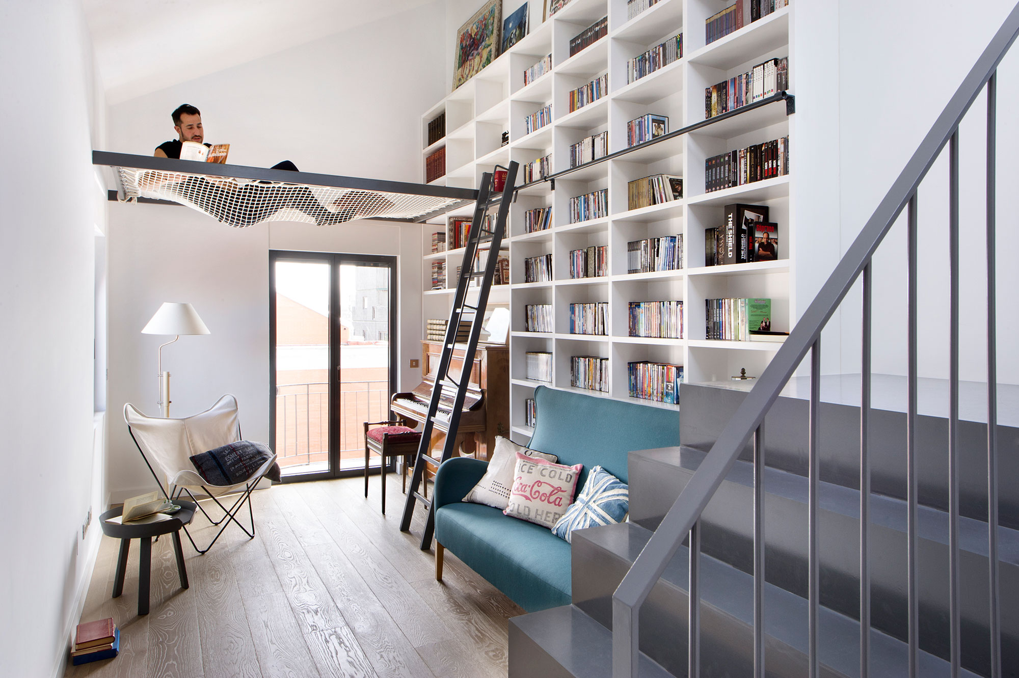 A 50s House Turned into a Cozy Modern Home for a Young Couple and Children in Madrid by Egue y Seta (28)