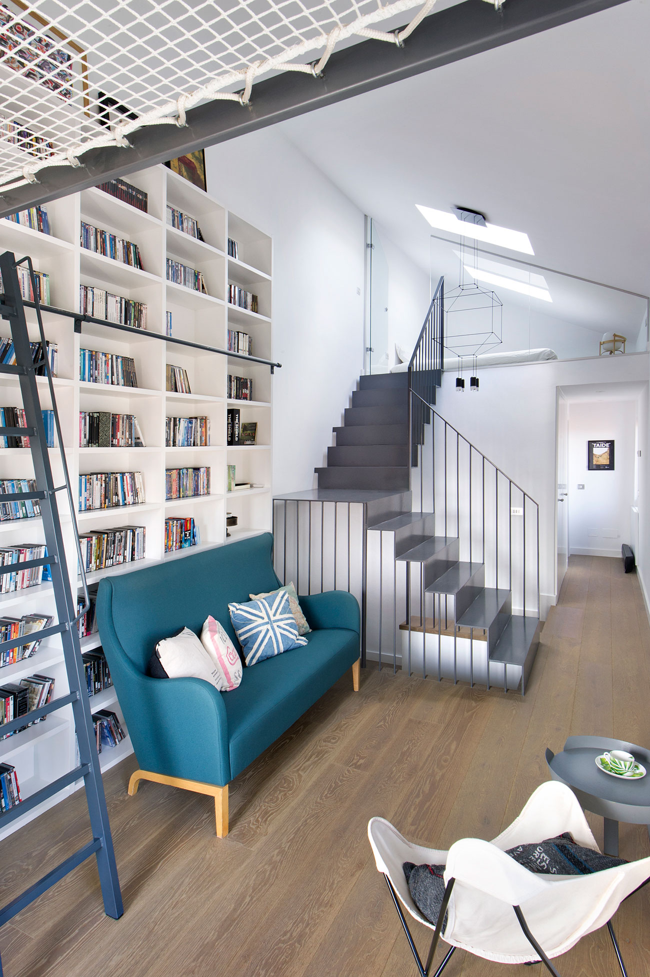 A 50s House Turned into a Cozy Modern Home for a Young Couple and Children in Madrid by Egue y Seta (29)