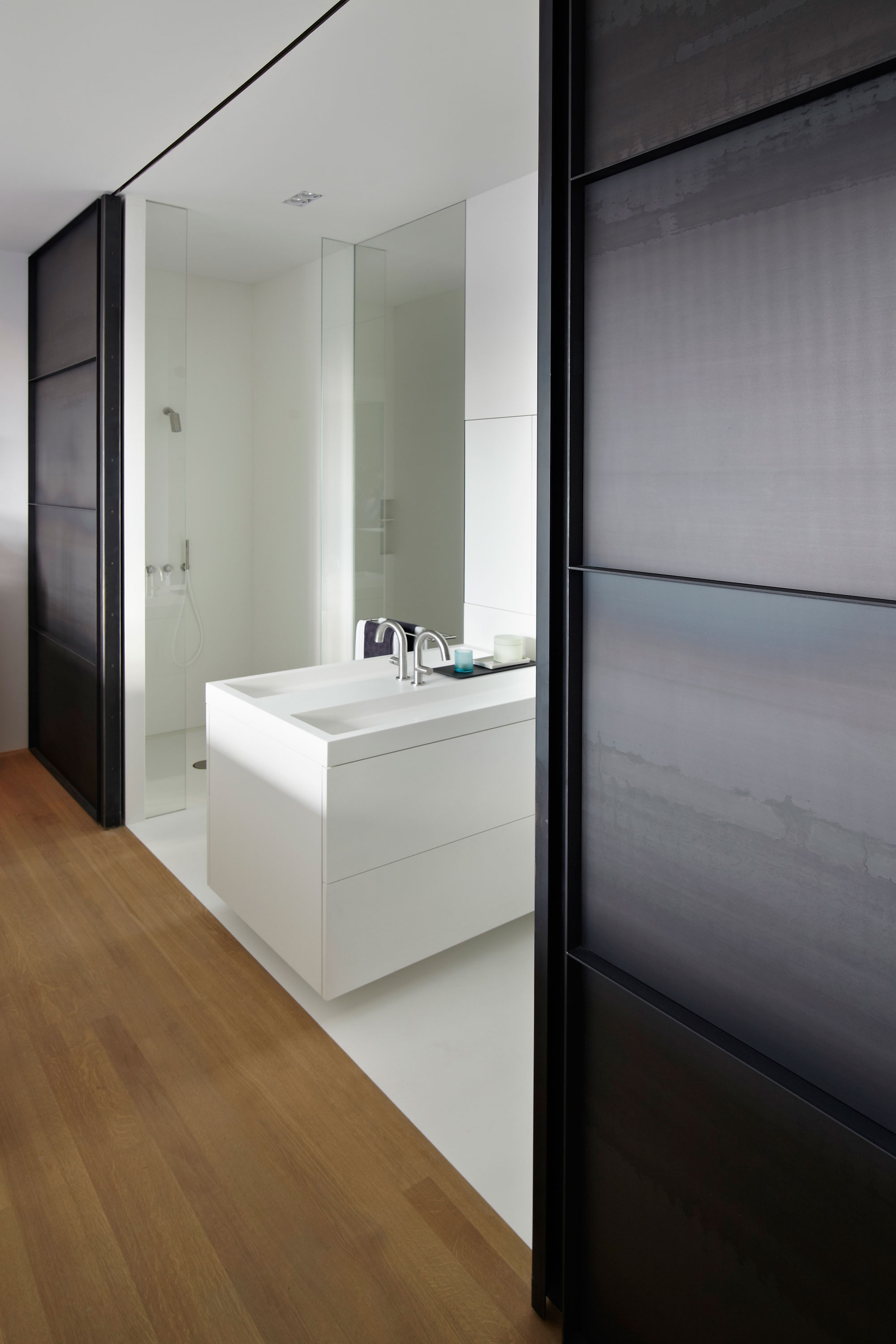 A Beautiful Modern House Full of History and Charm on the Lauriergracht in Amsterdam by Witteveen Architects (18)