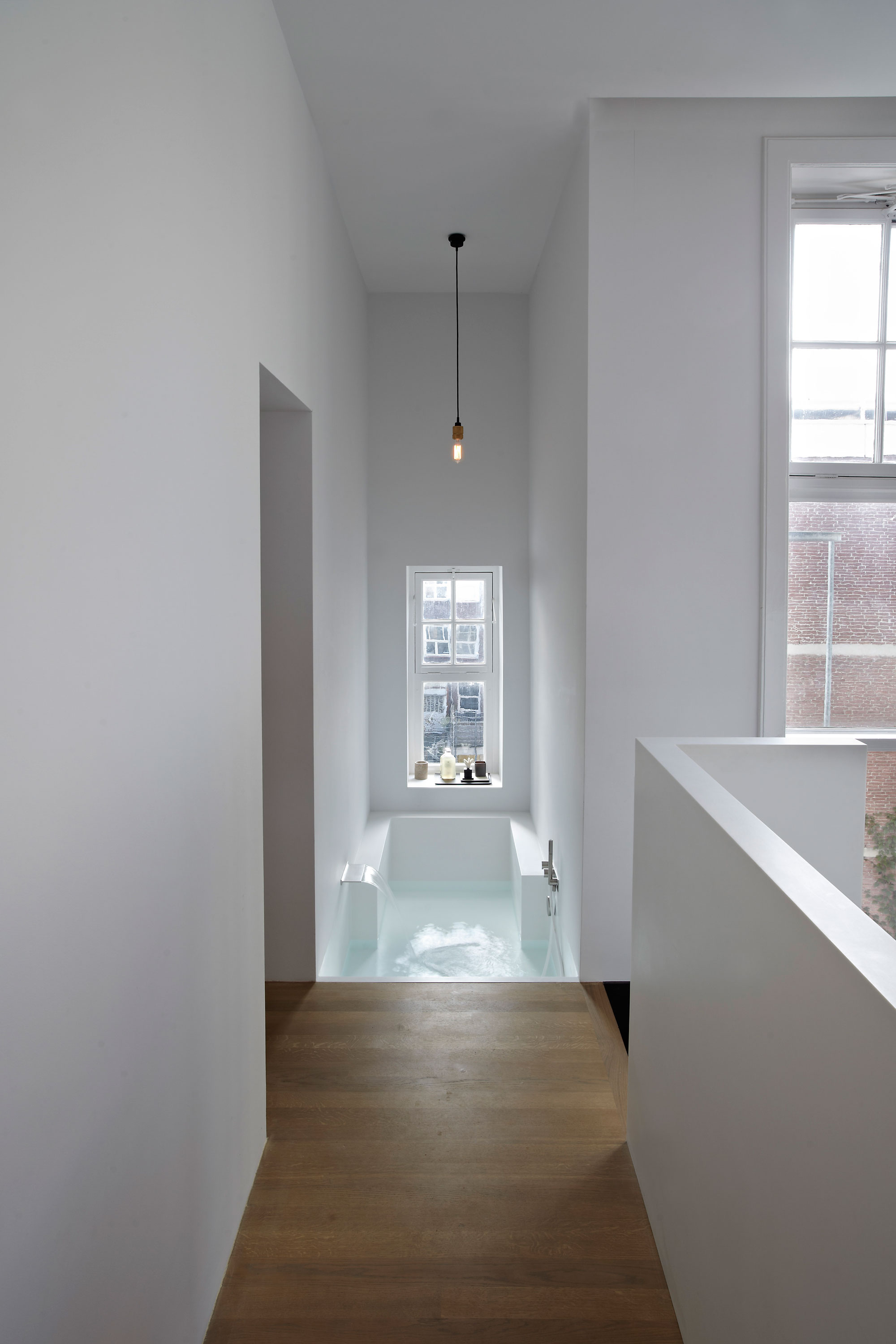 A Beautiful Modern House Full of History and Charm on the Lauriergracht in Amsterdam by Witteveen Architects (23)