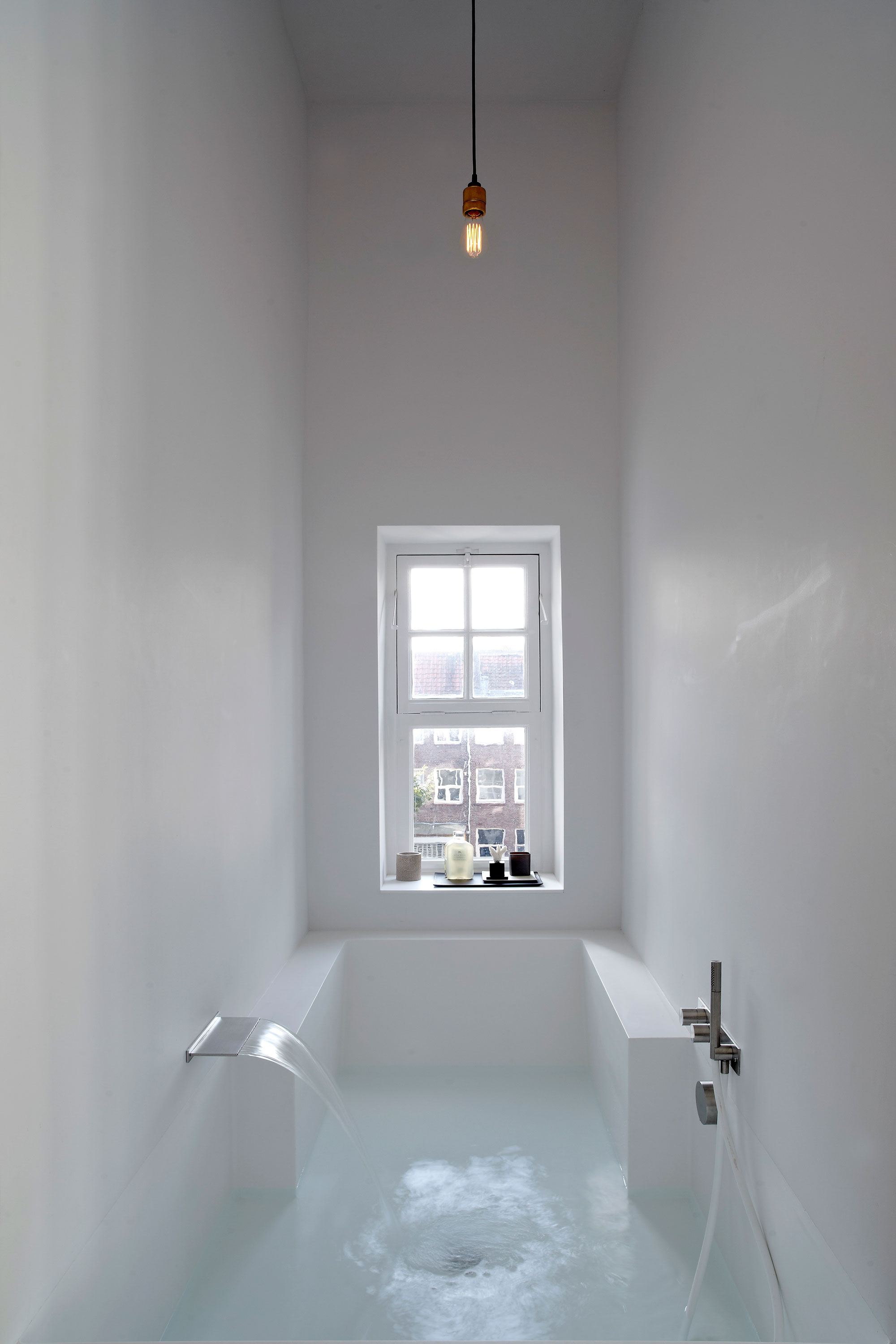 A Beautiful Modern House Full of History and Charm on the Lauriergracht in Amsterdam by Witteveen Architects (24)