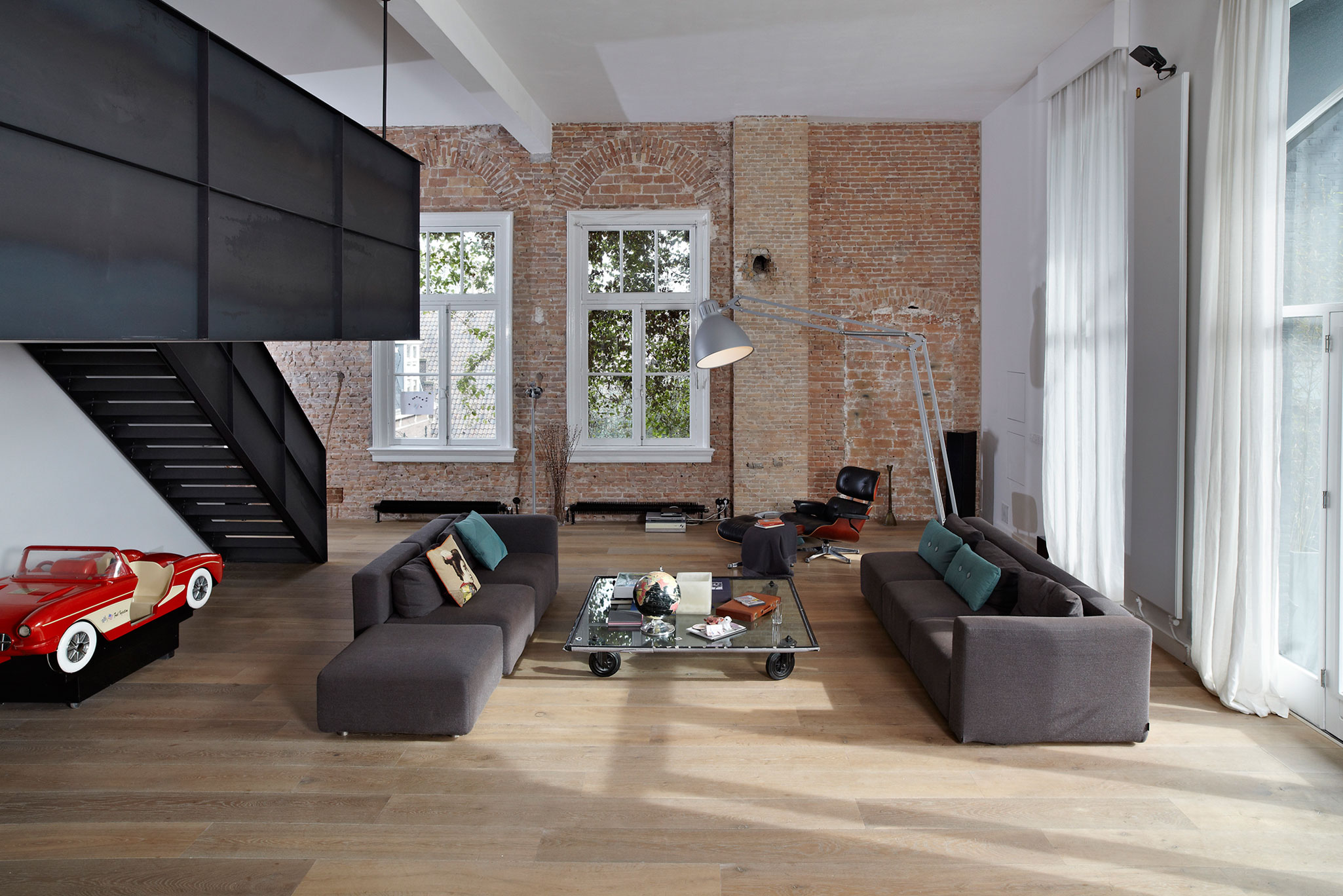 A Beautiful Modern House Full of History and Charm on the Lauriergracht in Amsterdam by Witteveen Architects (3)