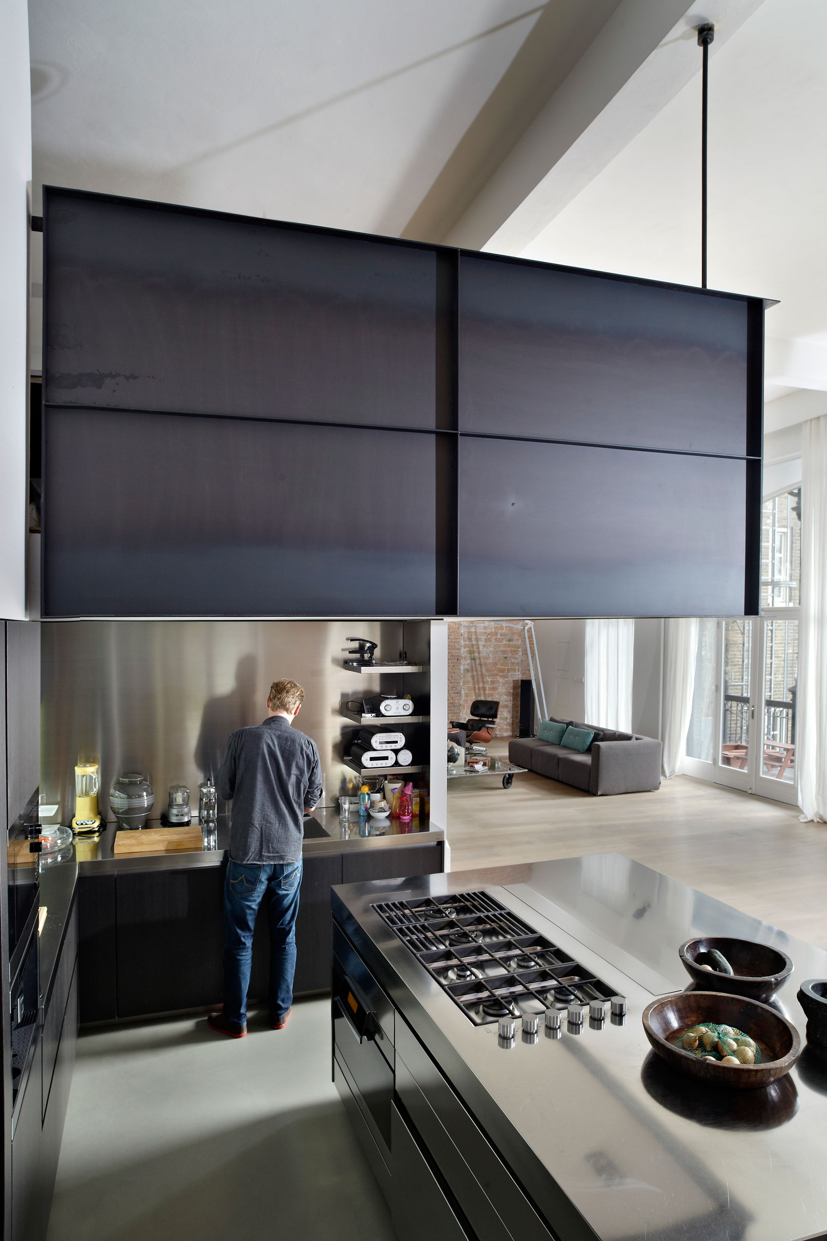 A Beautiful Modern House Full of History and Charm on the Lauriergracht in Amsterdam by Witteveen Architects (5)