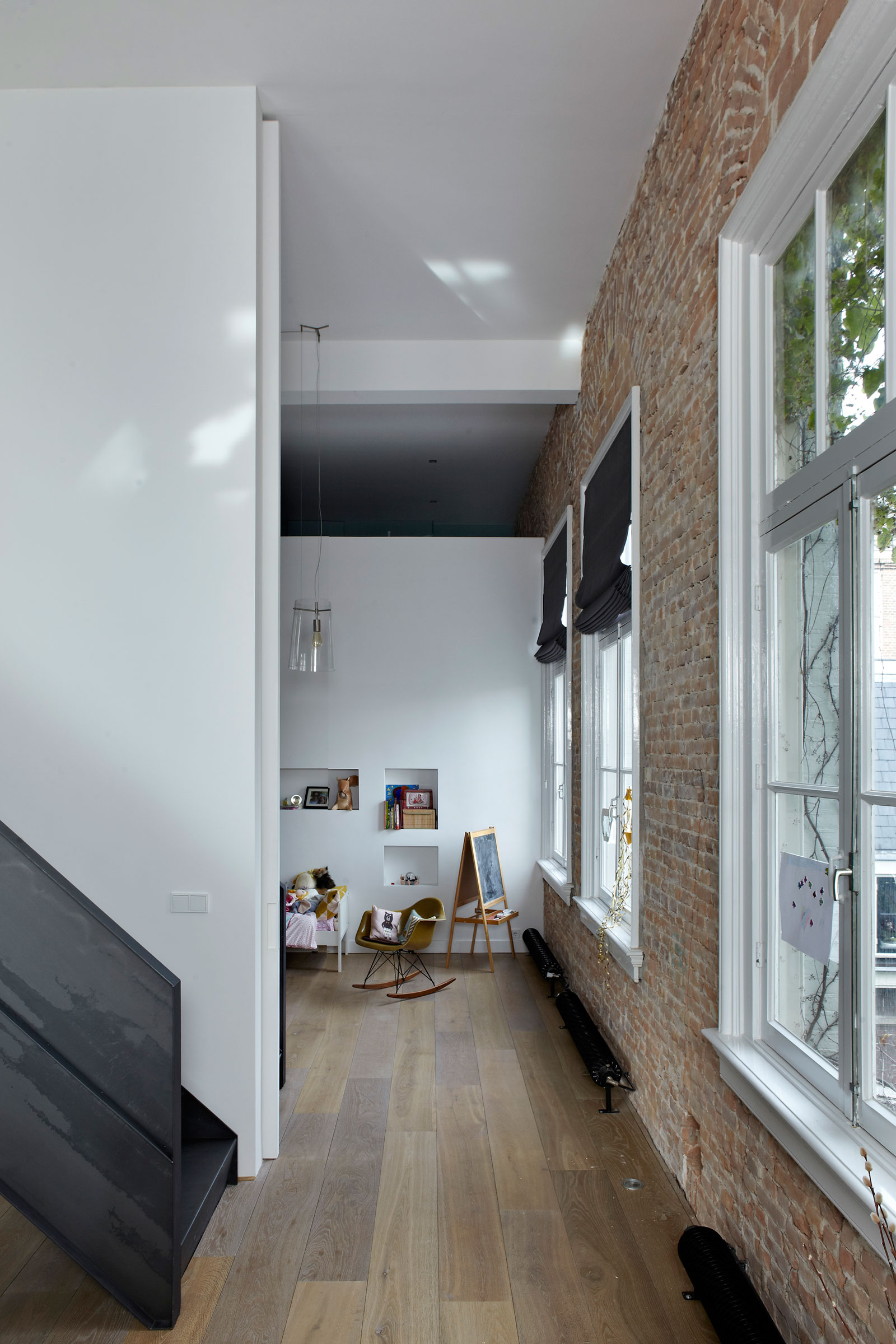 A Beautiful Modern House Full of History and Charm on the Lauriergracht in Amsterdam by Witteveen Architects (8)