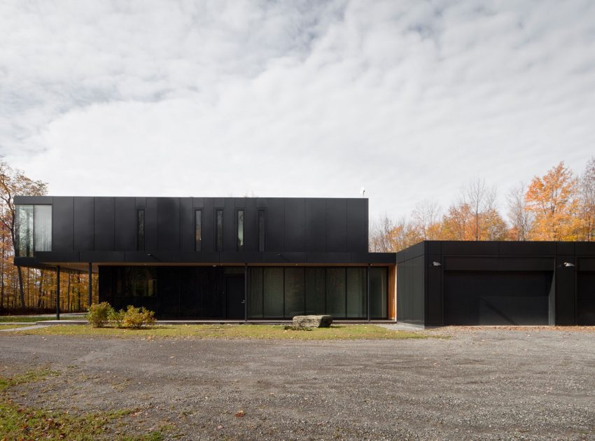 An Elegant Bi-Generational Family Cottage on a Large Wooded Lot near Sutton, Quebec by Les architectes FABG (1)