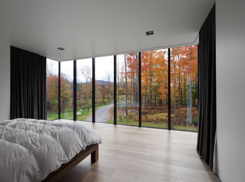 An Elegant Bi-Generational Family Cottage on a Large Wooded Lot near Sutton, Quebec by Les architectes FABG (11)