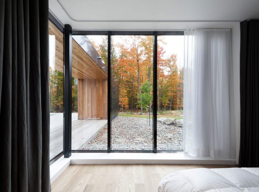 An Elegant Bi-Generational Family Cottage on a Large Wooded Lot near Sutton, Quebec by Les architectes FABG (13)