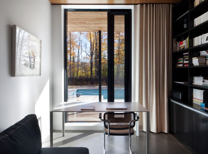 An Elegant Bi-Generational Family Cottage on a Large Wooded Lot near Sutton, Quebec by Les architectes FABG (14)