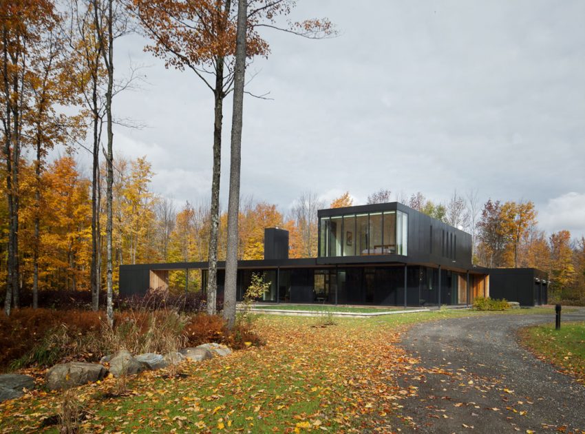 An Elegant Bi-Generational Family Cottage on a Large Wooded Lot near Sutton, Quebec by Les architectes FABG (2)