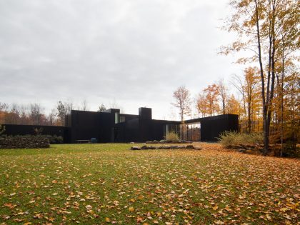 An Elegant Bi-Generational Family Cottage on a Large Wooded Lot near Sutton, Quebec by Les architectes FABG (3)