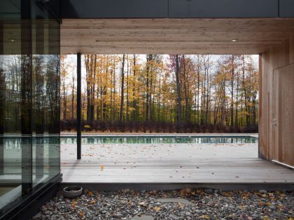 An Elegant Bi-Generational Family Cottage on a Large Wooded Lot near Sutton, Quebec by Les architectes FABG (5)