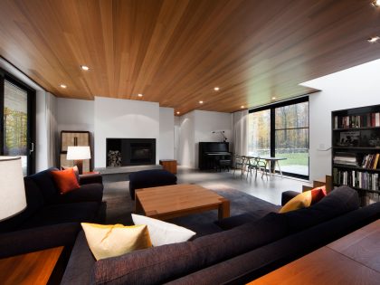 An Elegant Bi-Generational Family Cottage on a Large Wooded Lot near Sutton, Quebec by Les architectes FABG (7)