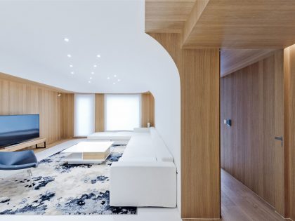 A Bright Contemporary Townhouse Full of Character in the Chaoyang District