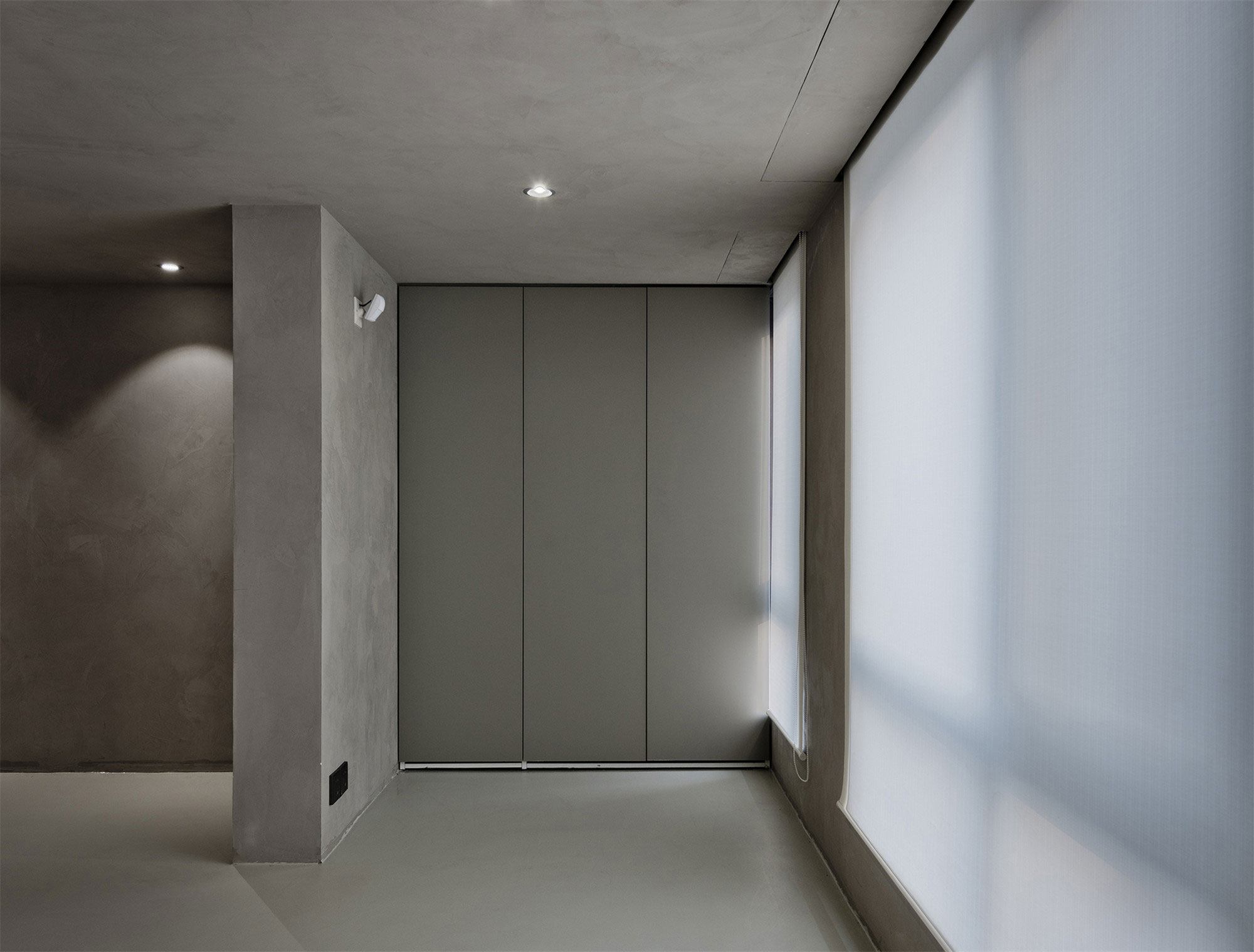 A Bright Contemporary Townhouse Full of Character in the Chaoyang District of Beijing by ARCHSTUDIO (17)