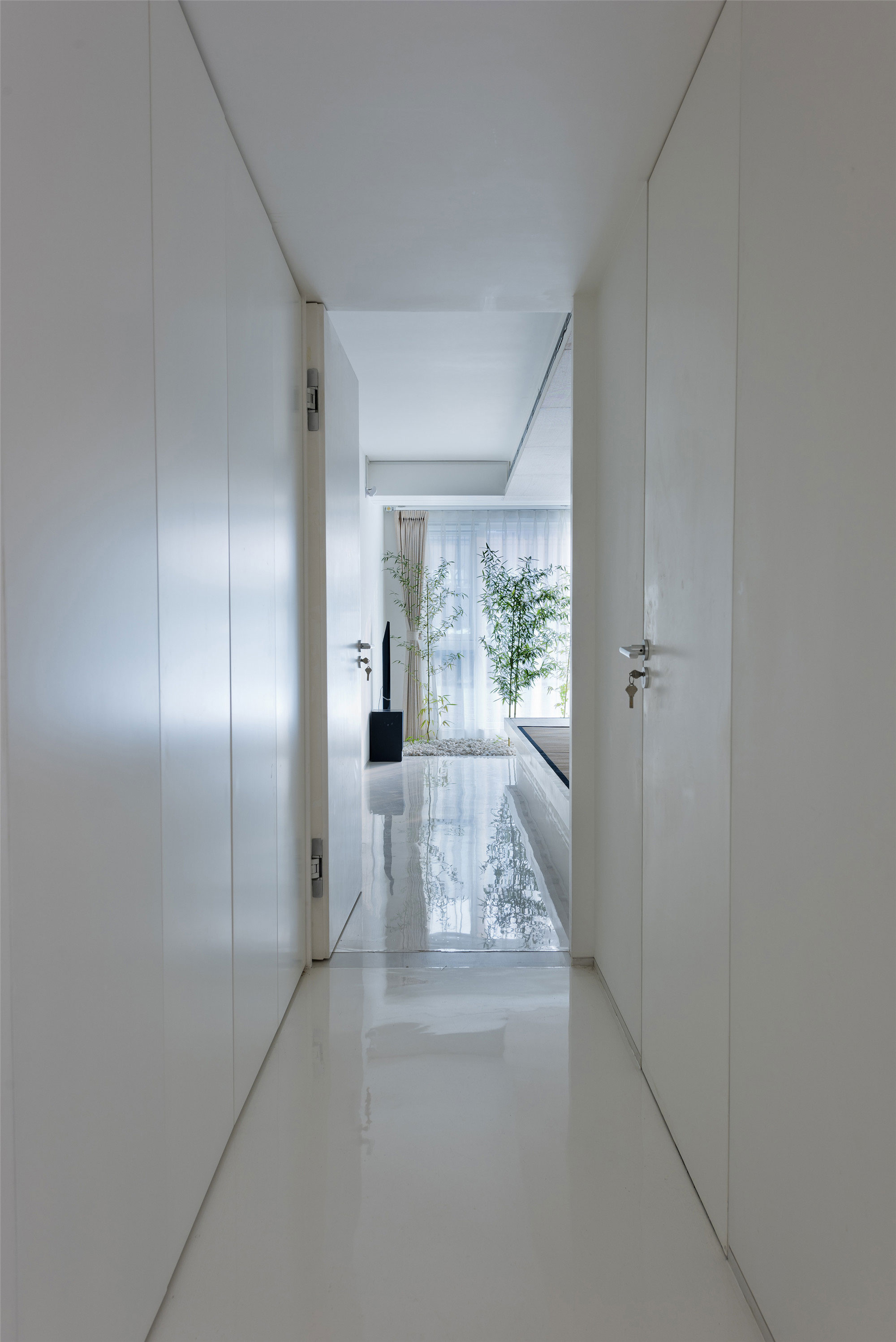 A Bright Contemporary Townhouse Full of Character in the Chaoyang District of Beijing by ARCHSTUDIO (18)