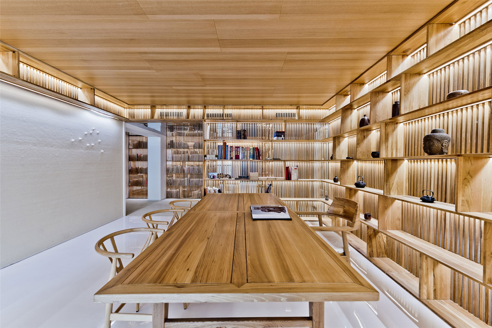 A Bright Contemporary Townhouse Full of Character in the Chaoyang District of Beijing by ARCHSTUDIO (22)