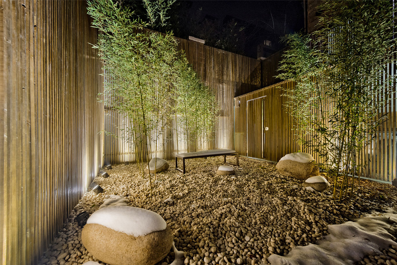 A Bright Contemporary Townhouse Full of Character in the Chaoyang District of Beijing by ARCHSTUDIO (25)
