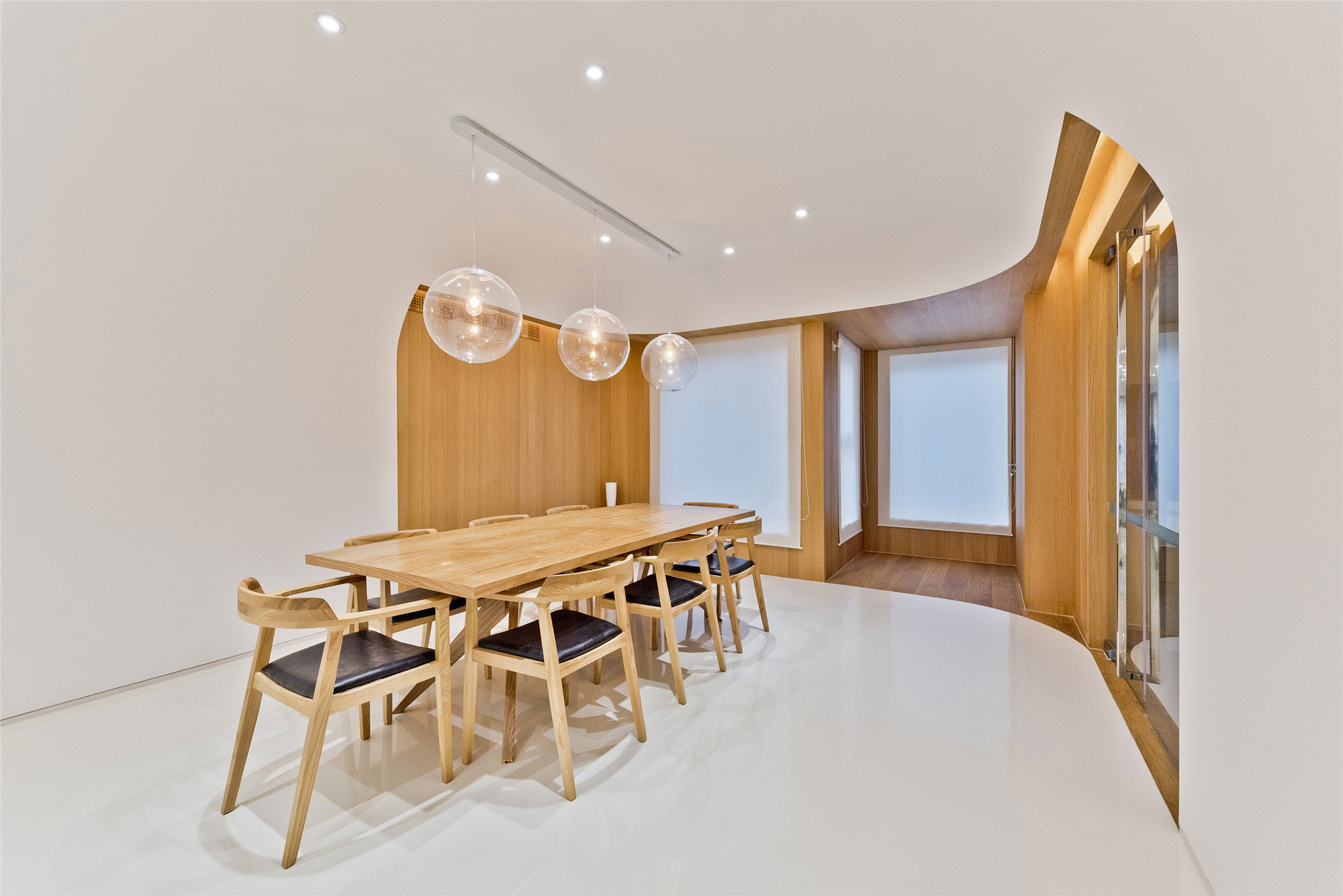 A Bright Contemporary Townhouse Full of Character in the Chaoyang District of Beijing by ARCHSTUDIO (6)