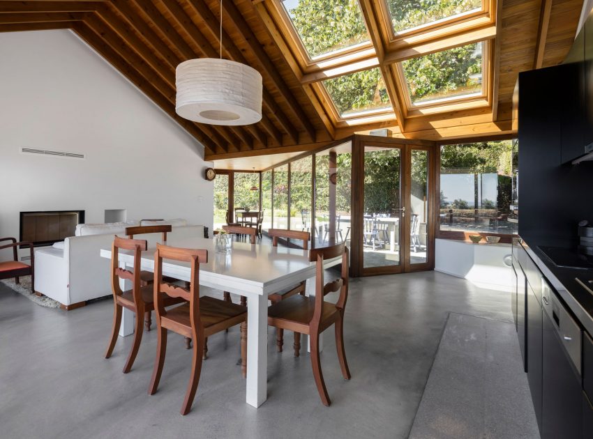 A Bright Contemporary Red Home Consists of Two Volumes Connected by a Wide Corridor in Ponta Delgada by Pedro Mauricio Borges (15)