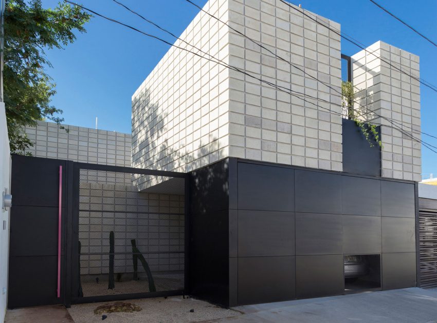 An Extraordinary and Colorful Home with Warm Interiors in Yucatán by Eureka Studio (1)