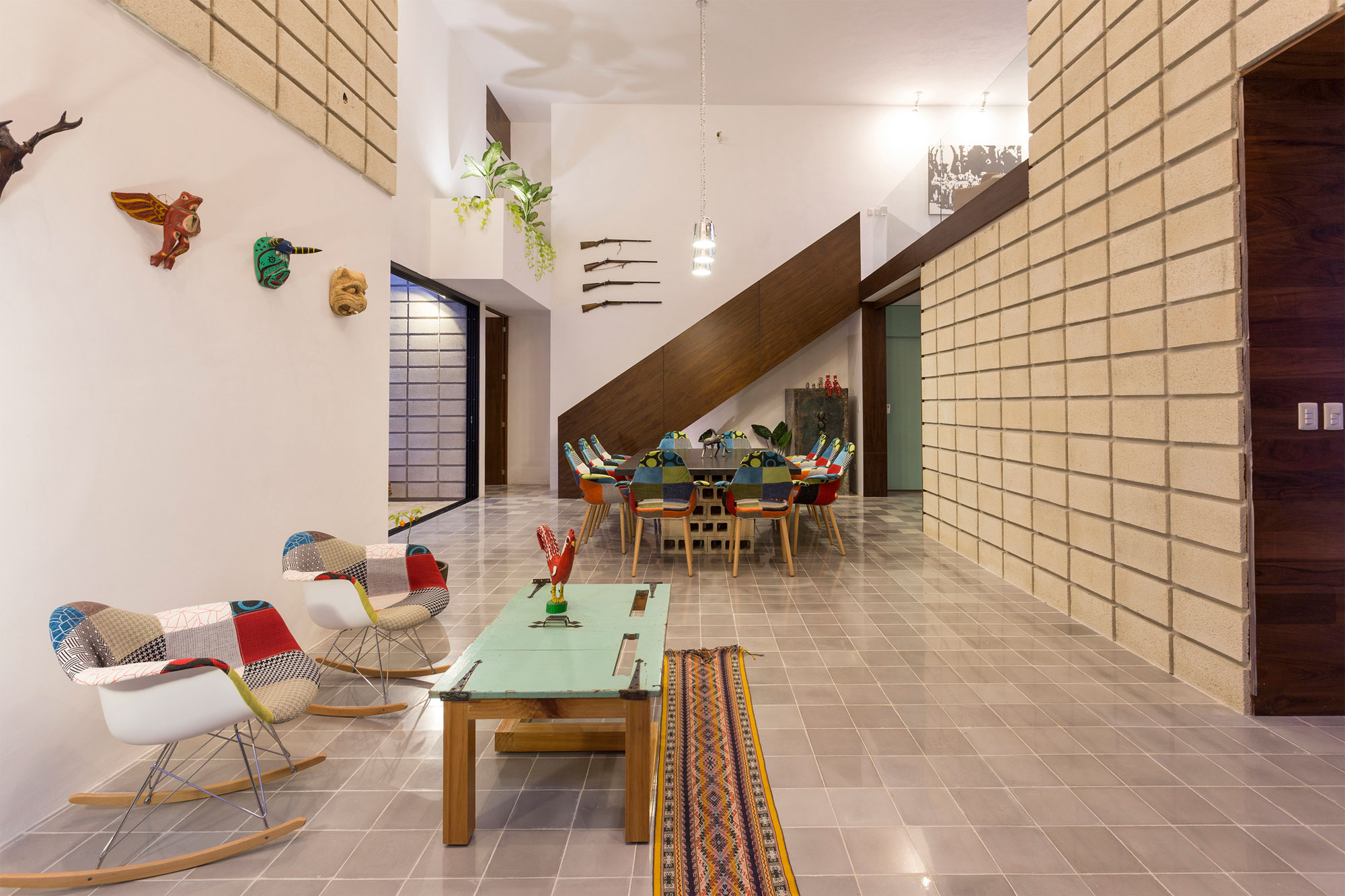 An Extraordinary and Colorful Home with Warm Interiors in Yucatán by Eureka Studio (10)