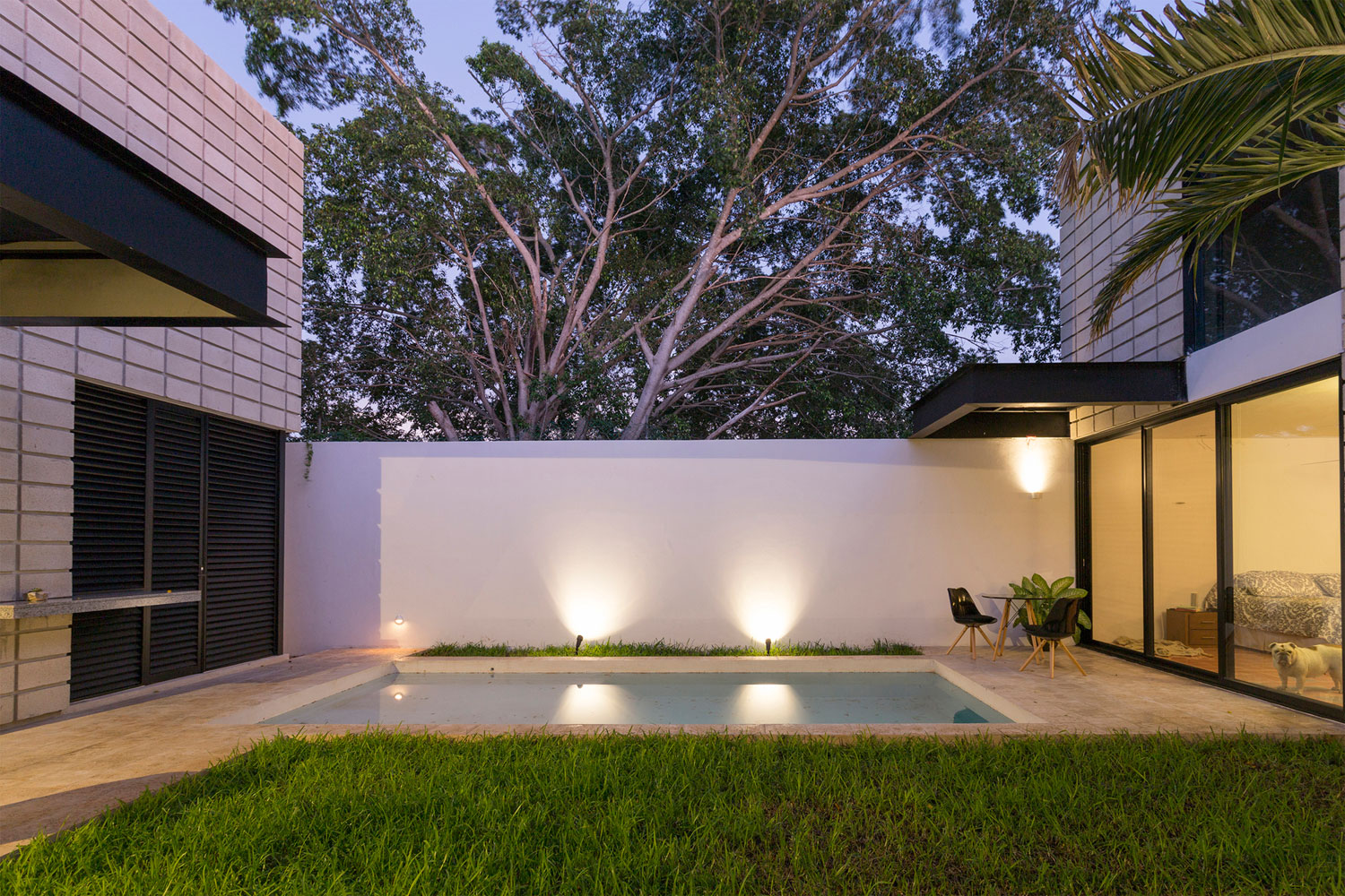 An Extraordinary and Colorful Home with Warm Interiors in Yucatán by Eureka Studio (15)