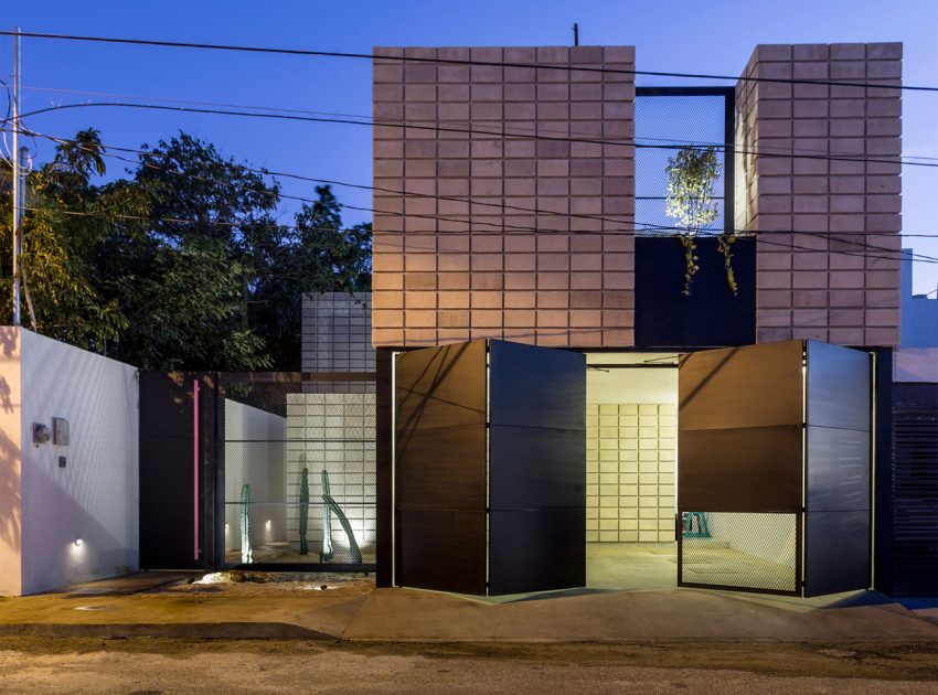 An Extraordinary and Colorful Home with Warm Interiors in Yucatán by Eureka Studio (19)