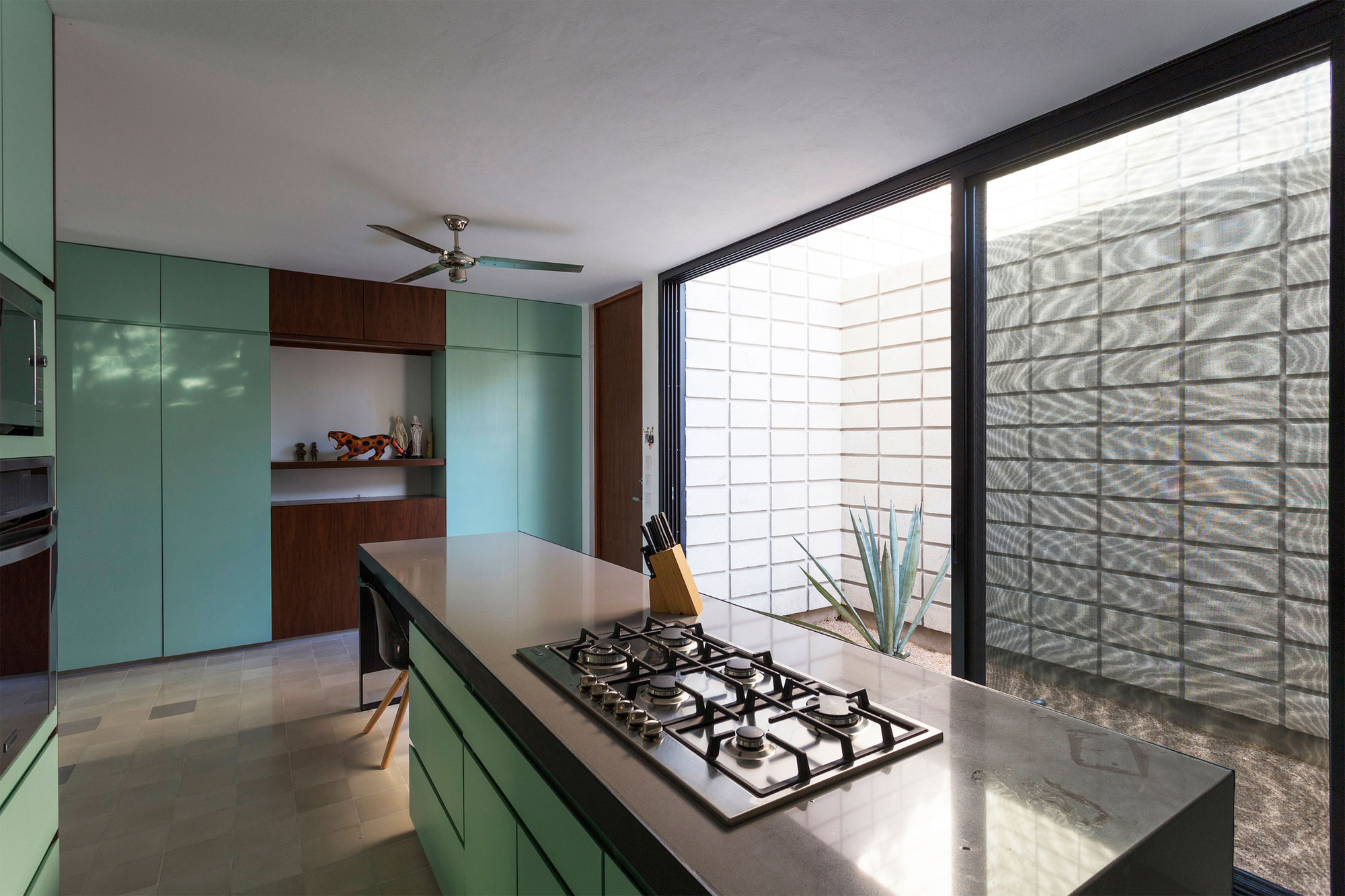 An Extraordinary and Colorful Home with Warm Interiors in Yucatán by Eureka Studio (6)