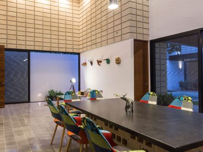 An Extraordinary and Colorful Home with Warm Interiors in Yucatán by Eureka Studio (8)