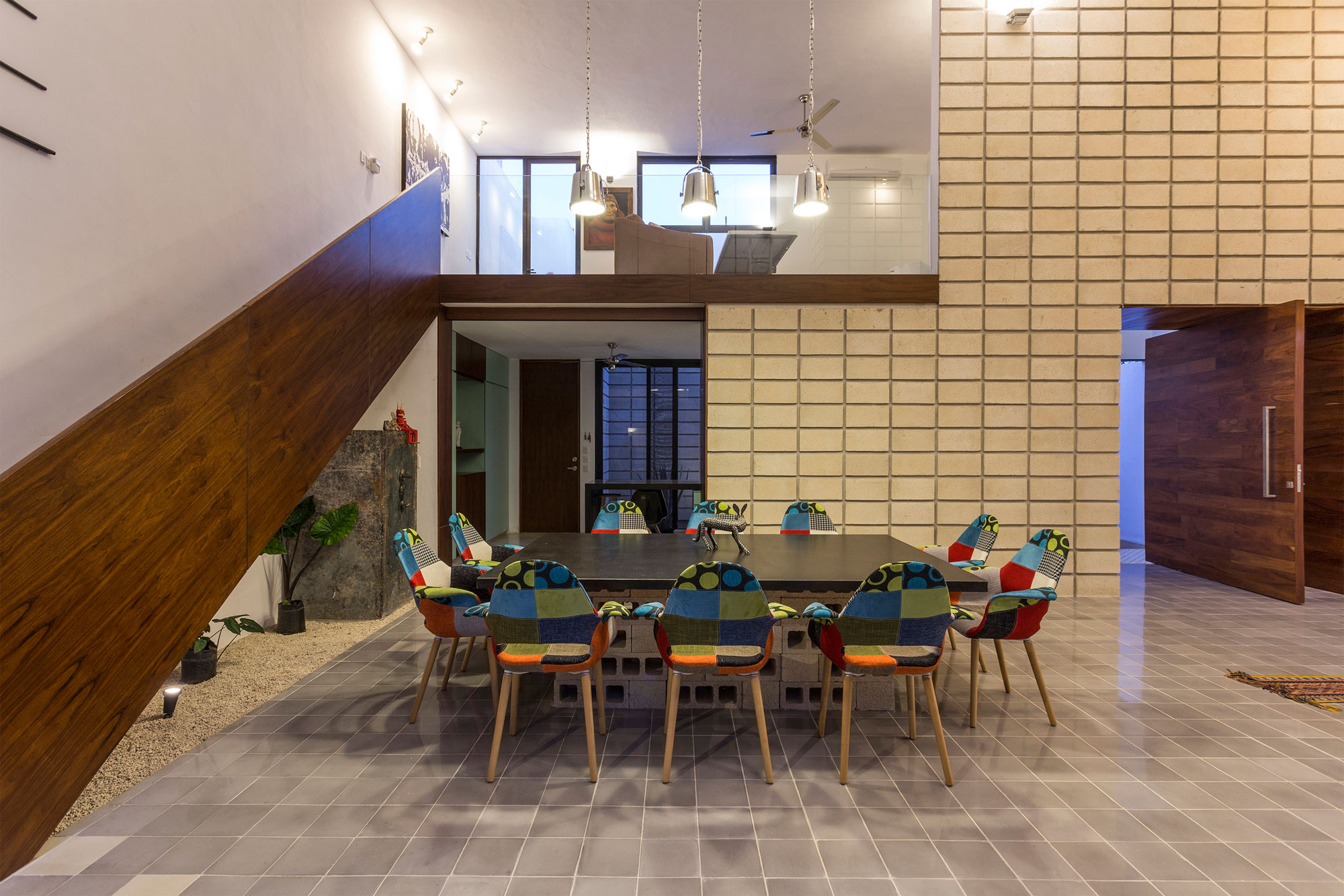 An Extraordinary and Colorful Home with Warm Interiors in Yucatán by Eureka Studio (9)