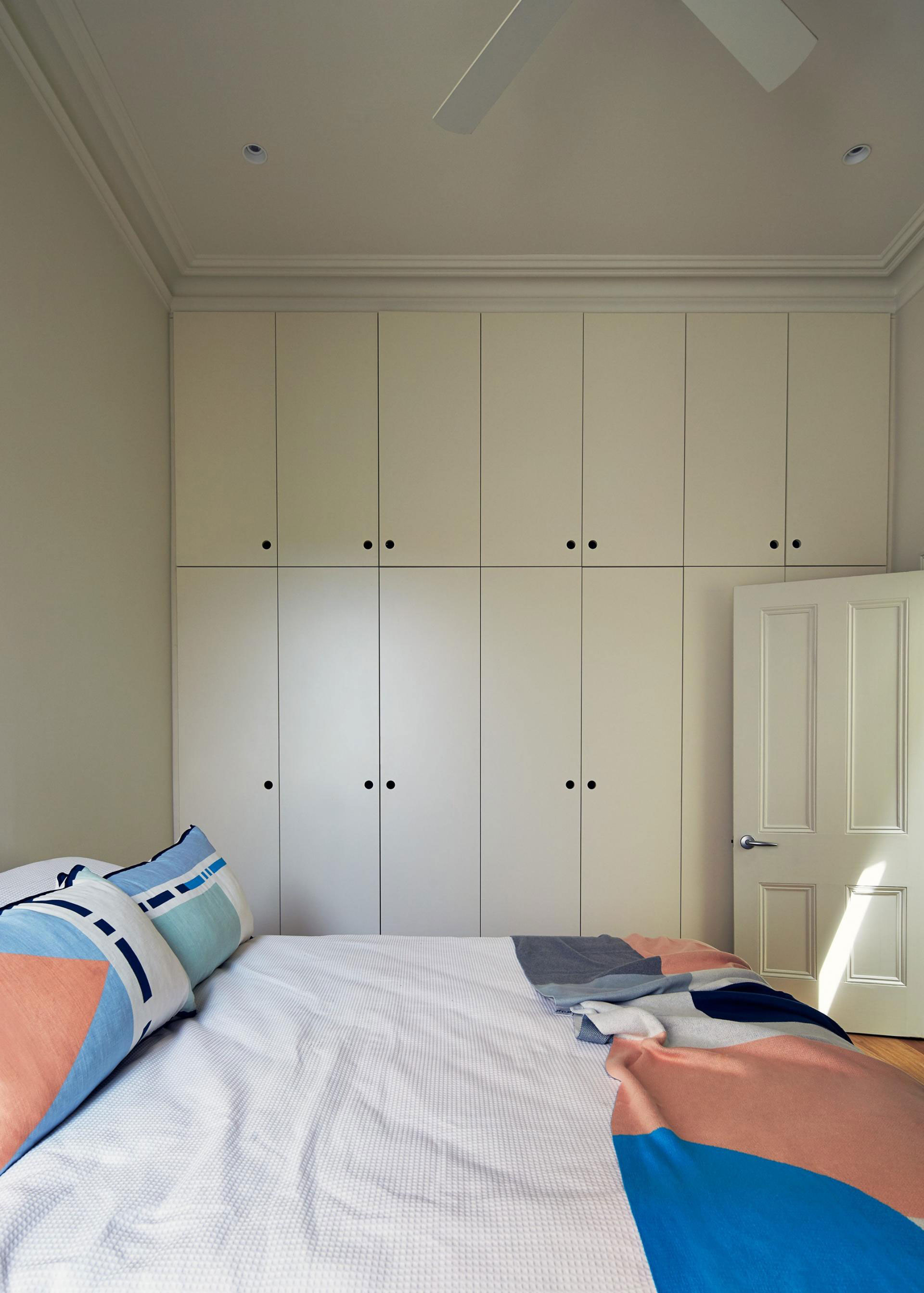 A Colorful and Chic Private Home Full of Art in Melbourne, Australia by FMD Architects (11)