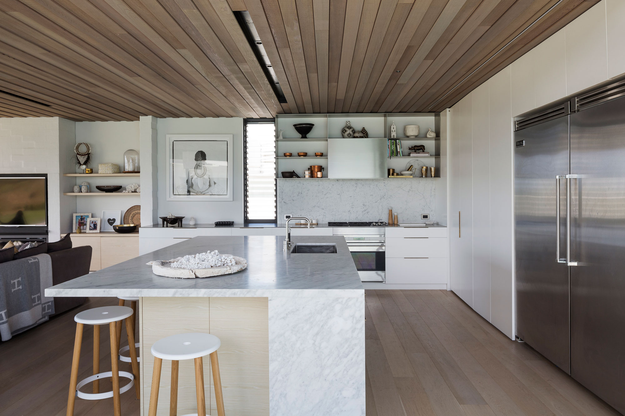 A Contemporary Family Home Greeted by a Double Height Entryway in Omaha, New Zealand by Julian Guthrie (17)