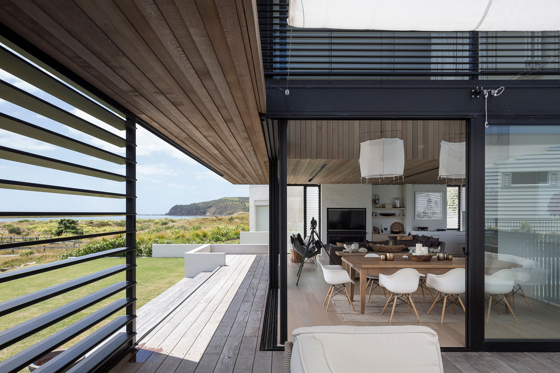 A Contemporary Family Home Greeted by a Double Height Entryway in Omaha, New Zealand by Julian Guthrie (4)