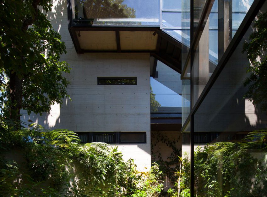 A Contemporary Glass Home Composed of Two Geometric Concrete Volumes in Mexico City by grupoarquitectura (5)