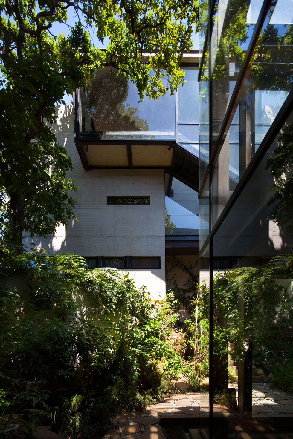 A Contemporary Glass Home Composed of Two Geometric Concrete Volumes in Mexico City by grupoarquitectura (5)