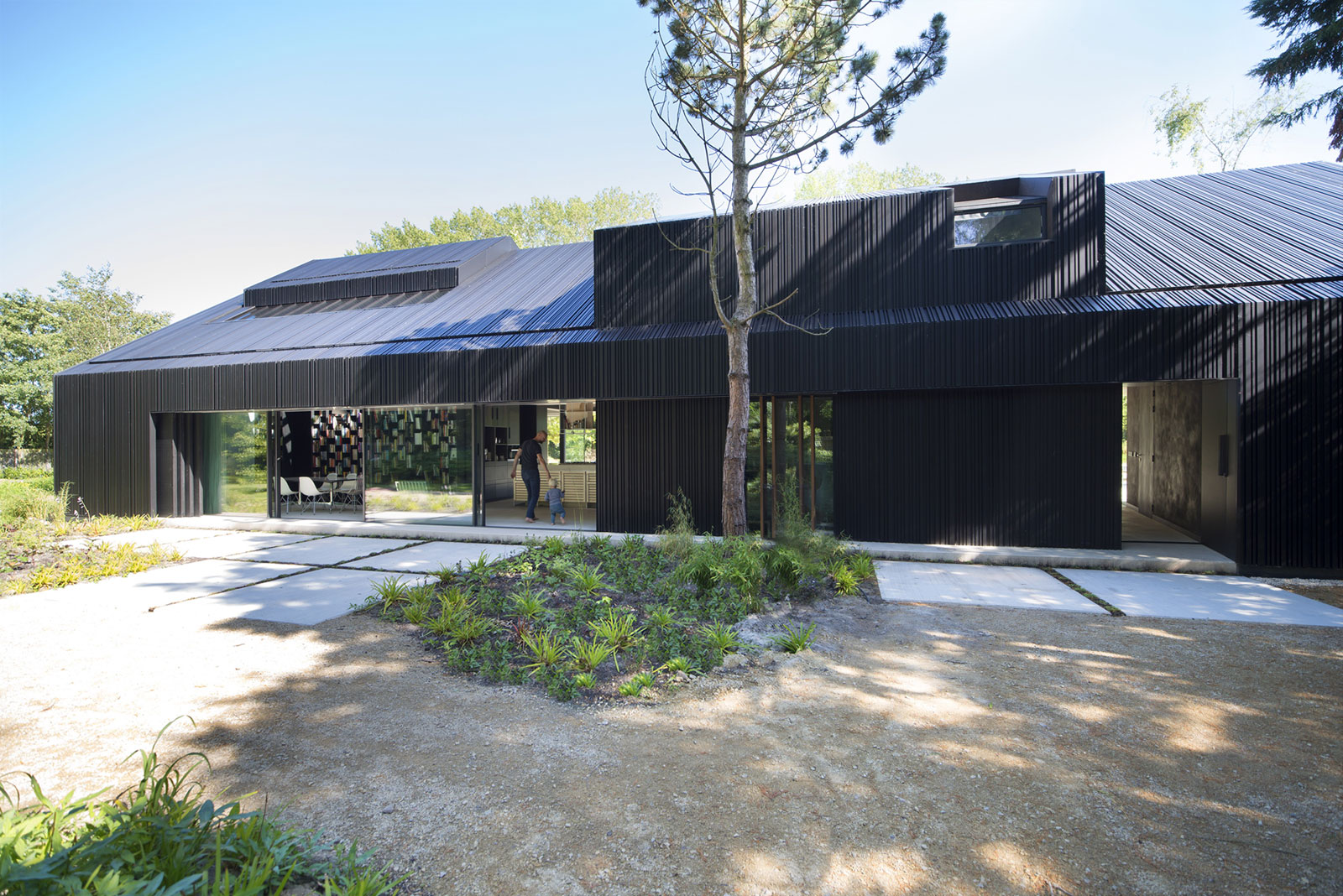 A Contemporary Home Surrounded by Natural Vegetation in Amsterdam by Studio PROTOTYPE (1)