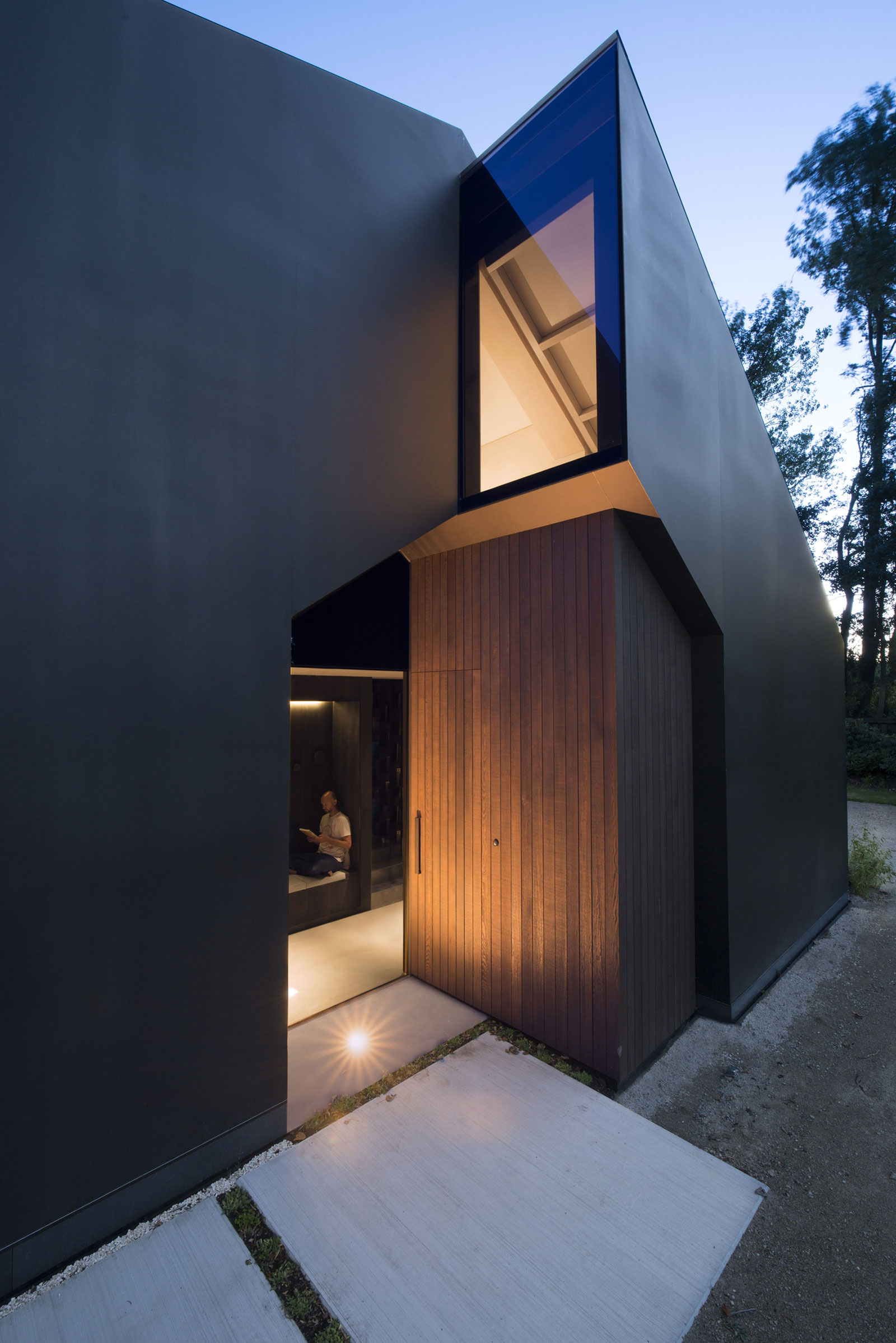 A Contemporary Home Surrounded by Natural Vegetation in Amsterdam by Studio PROTOTYPE (15)