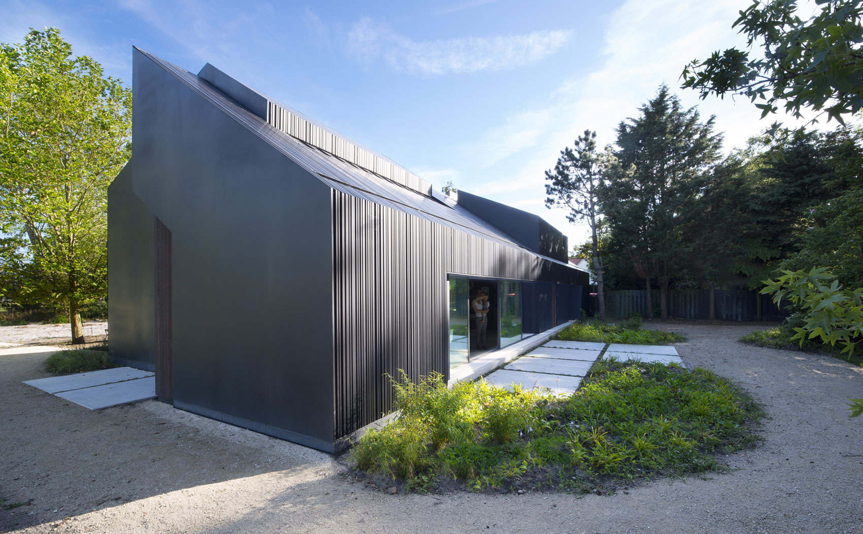 A Contemporary Home Surrounded by Natural Vegetation in Amsterdam by Studio PROTOTYPE (4)