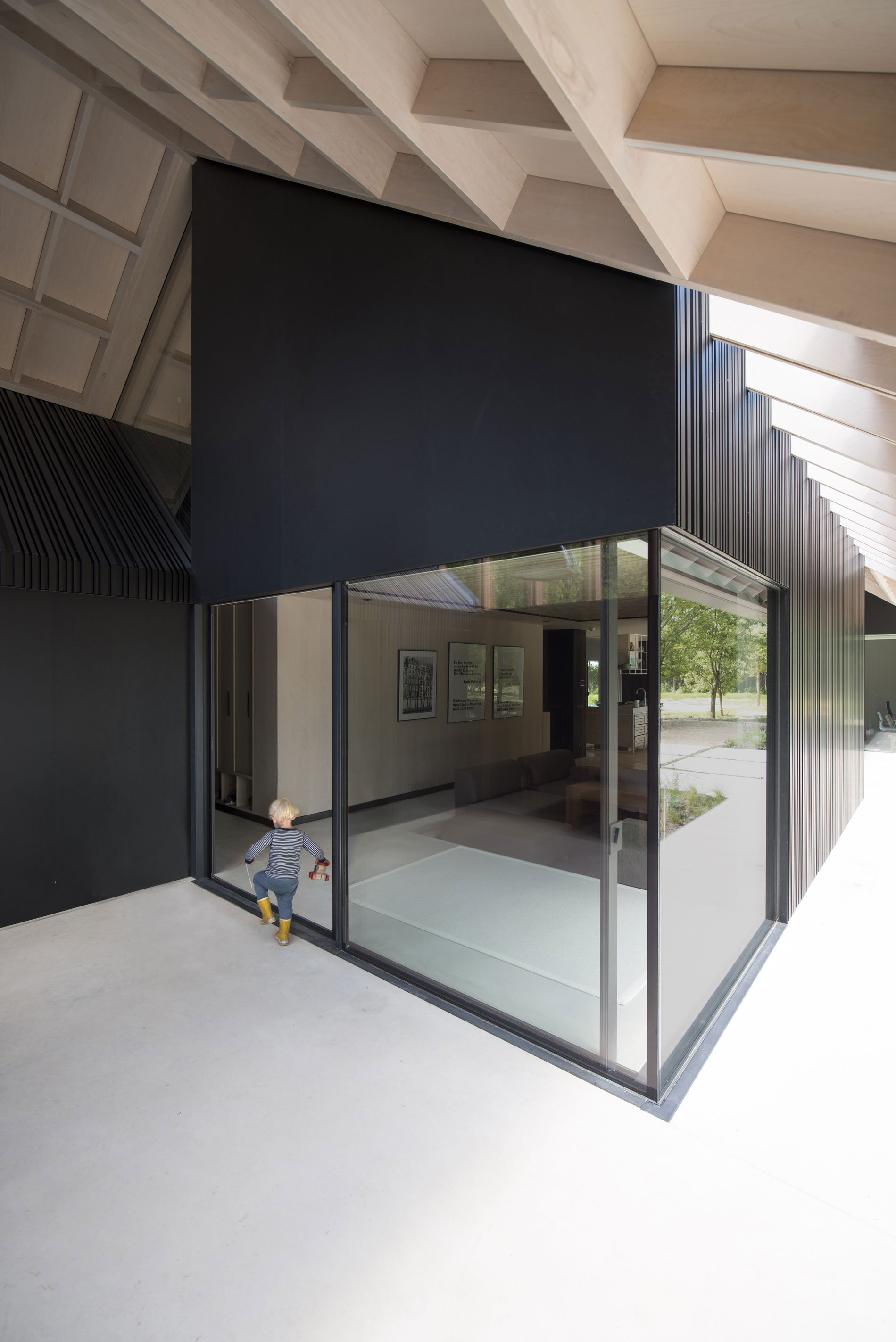 A Contemporary Home Surrounded by Natural Vegetation in Amsterdam by Studio PROTOTYPE (8)