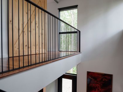 A Spacious Contemporary Home with Light-Filled Interiors in the Forests of Quebec by Nathalie Thibodeau Architecte (13)