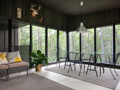 A Spacious Contemporary Home with Light-Filled Interiors in the Forests of Quebec by Nathalie Thibodeau Architecte (6)