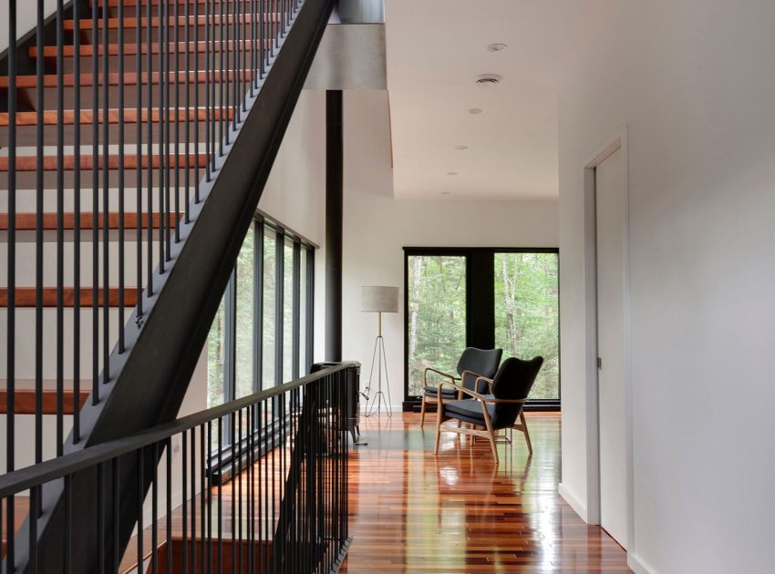 A Spacious Contemporary Home with Light-Filled Interiors in the Forests of Quebec by Nathalie Thibodeau Architecte (7)