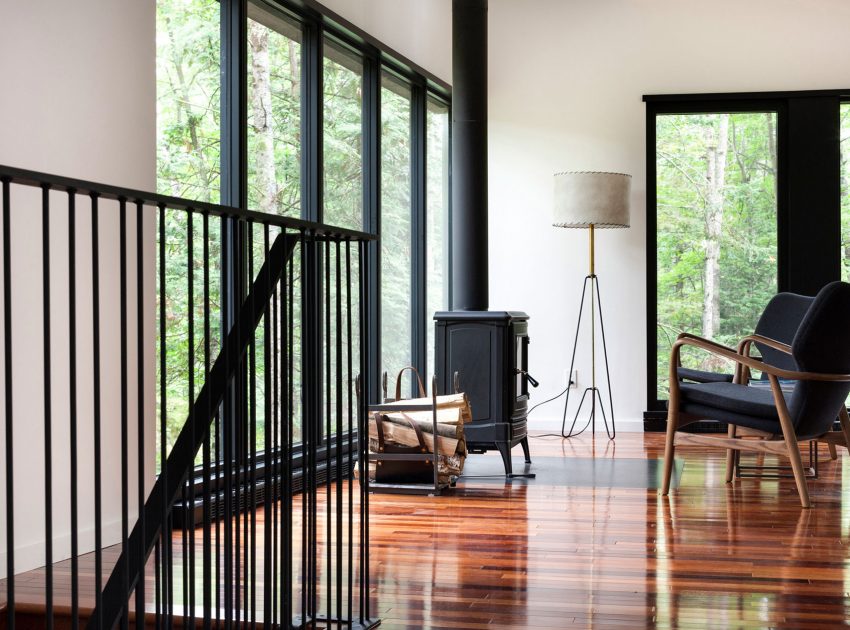 A Spacious Contemporary Home with Light-Filled Interiors in the Forests of Quebec by Nathalie Thibodeau Architecte (8)