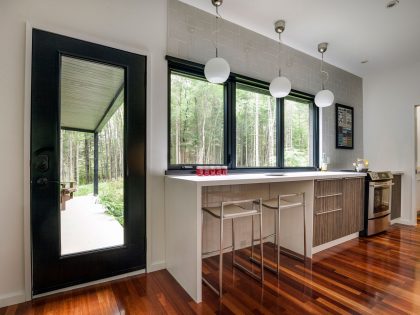 A Spacious Contemporary Home with Light-Filled Interiors in the Forests of Quebec by Nathalie Thibodeau Architecte (9)