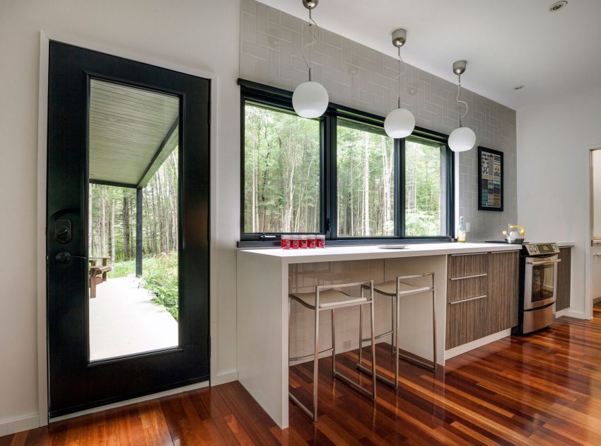 A Spacious Contemporary Home with Light-Filled Interiors in the Forests of Quebec by Nathalie Thibodeau Architecte (9)