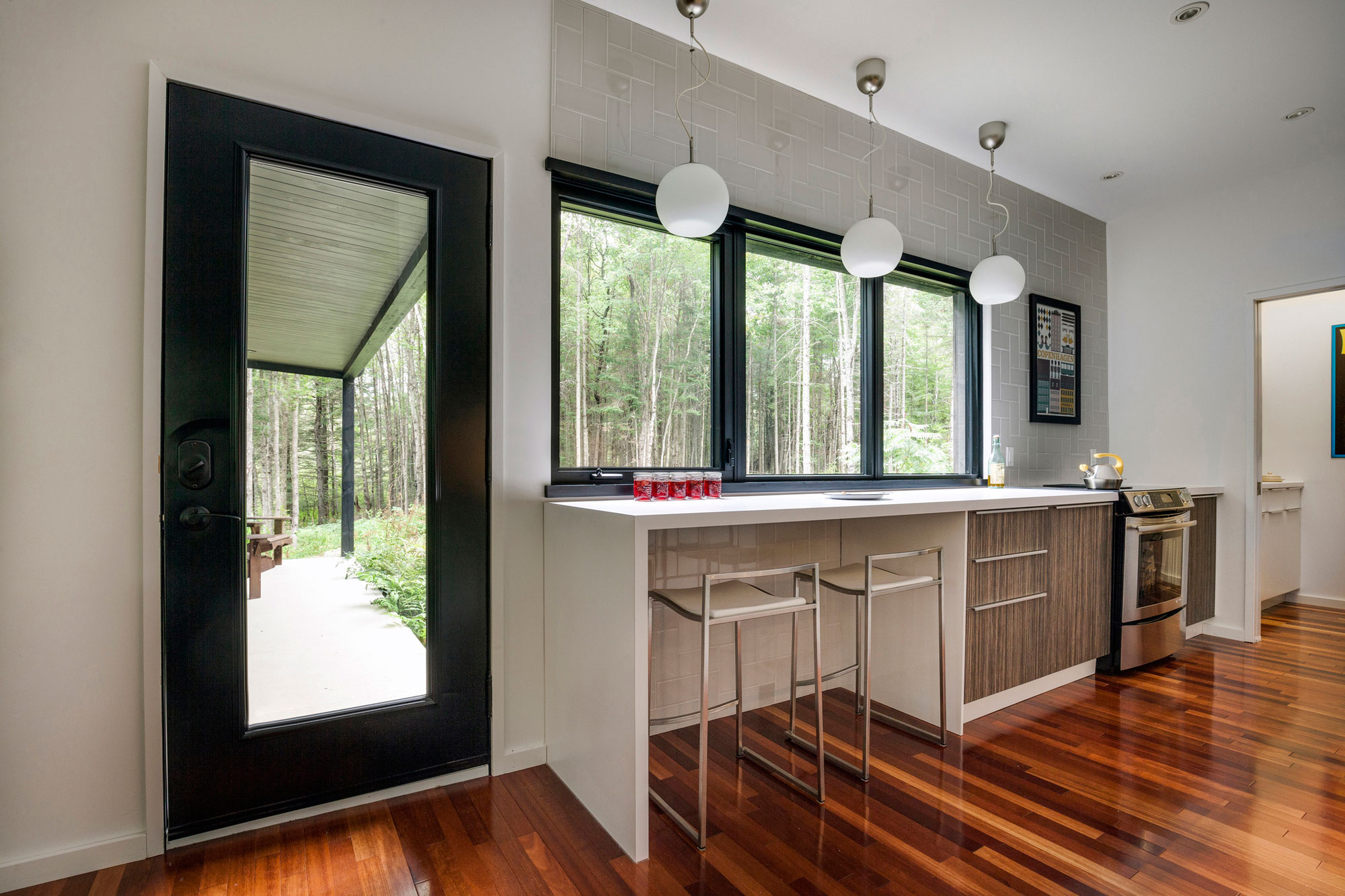 A Spacious Contemporary Home with Light-Filled Interiors in the Forests of Quebec by Nathalie Thibodeau Architecte (9)