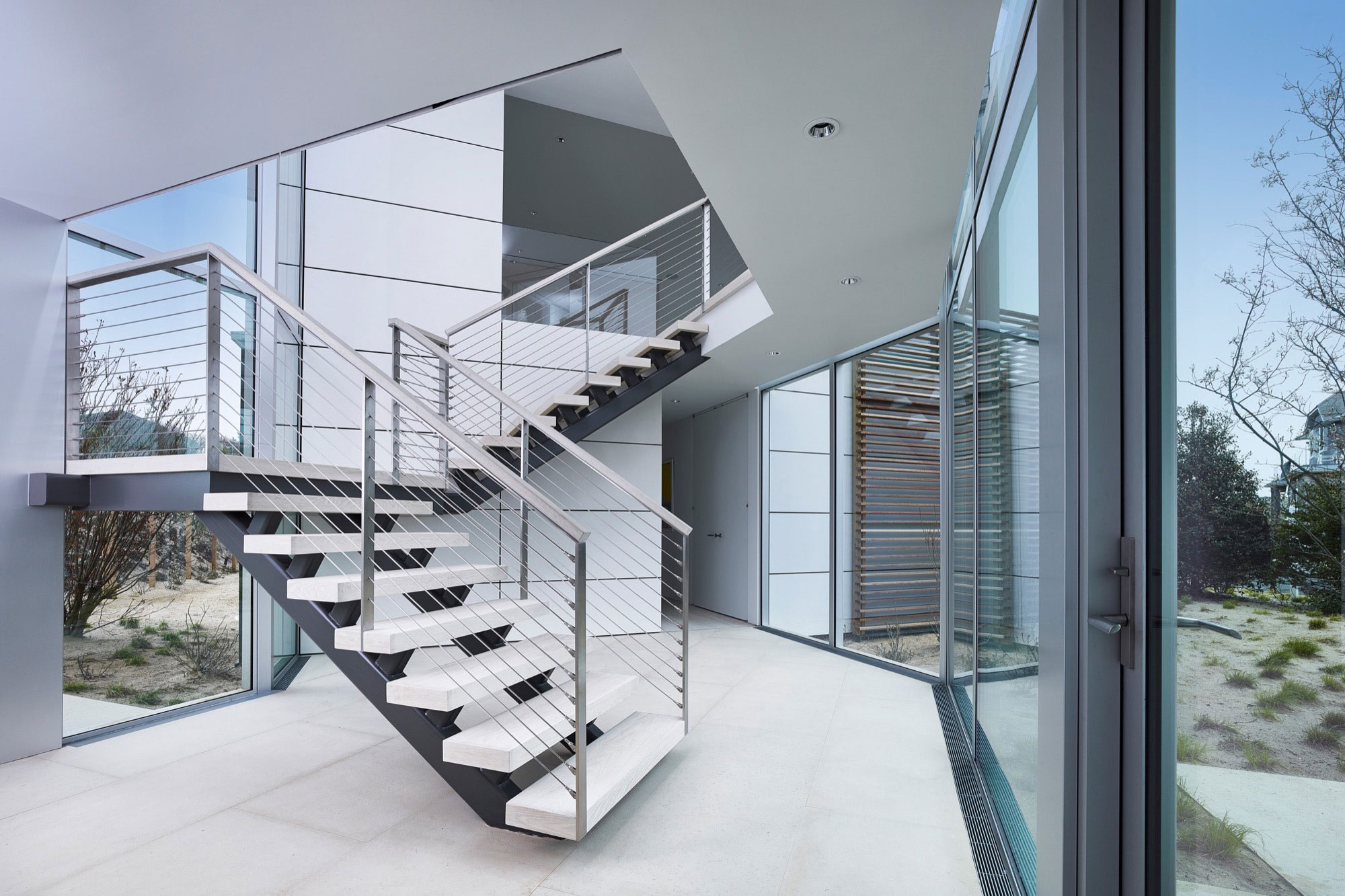 A Contemporary Family Home with Stunning Views in the Dunes of Amagansett by Stelle Lomont Rouhani Architects (11)