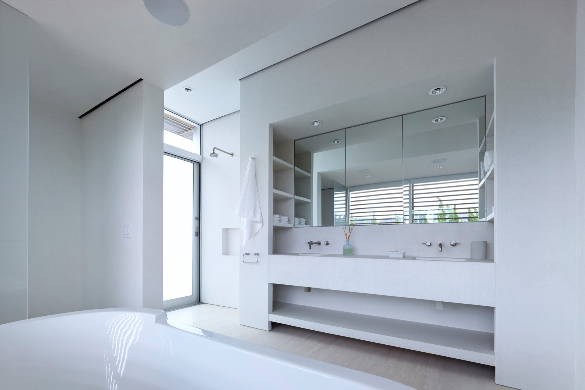 A Contemporary Family Home with Stunning Views in the Dunes of Amagansett by Stelle Lomont Rouhani Architects (15)